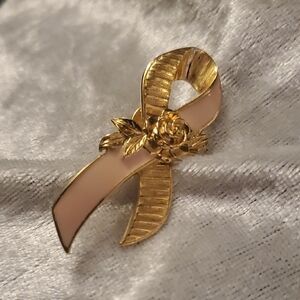 AVON PINK RIBBON GOLD TONE ROSE BROOCH LAPEL PIN BREAST CANCER AWARENESS